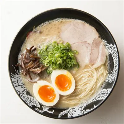  Hakata Ramen: Geleneksel Japon Lezzetinin İncelikli Bir Karışımı!